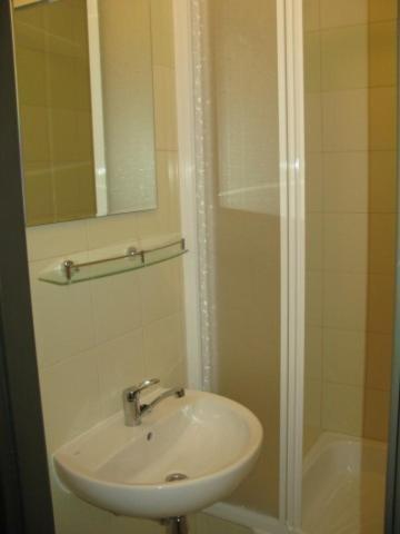 Uninova Hostel Bratislava Habitación foto